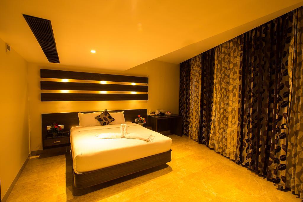 Hotel Radha Prasad Erode Esterno foto