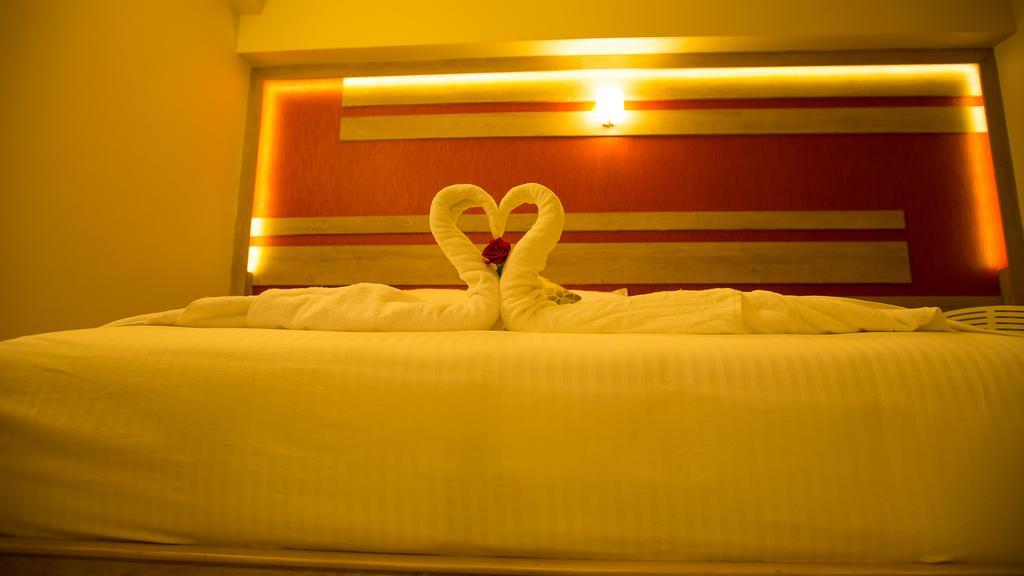 Hotel Radha Prasad Erode Esterno foto
