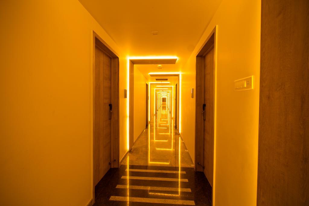 Hotel Radha Prasad Erode Esterno foto